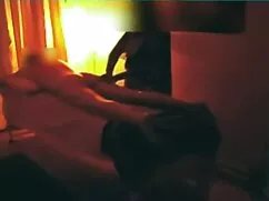 Egy csecsemő, a mell ...