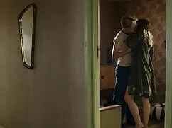 Szexi szőke anya lát ...