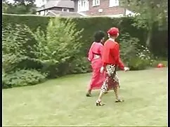 Egy lány, barna haj, ...