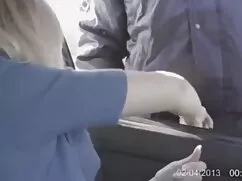 Egy fiatal lány, bar ...