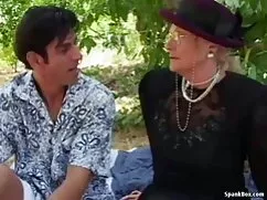 Két fiatal riporter, ...