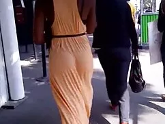 Egy lány, tinipinak  ...